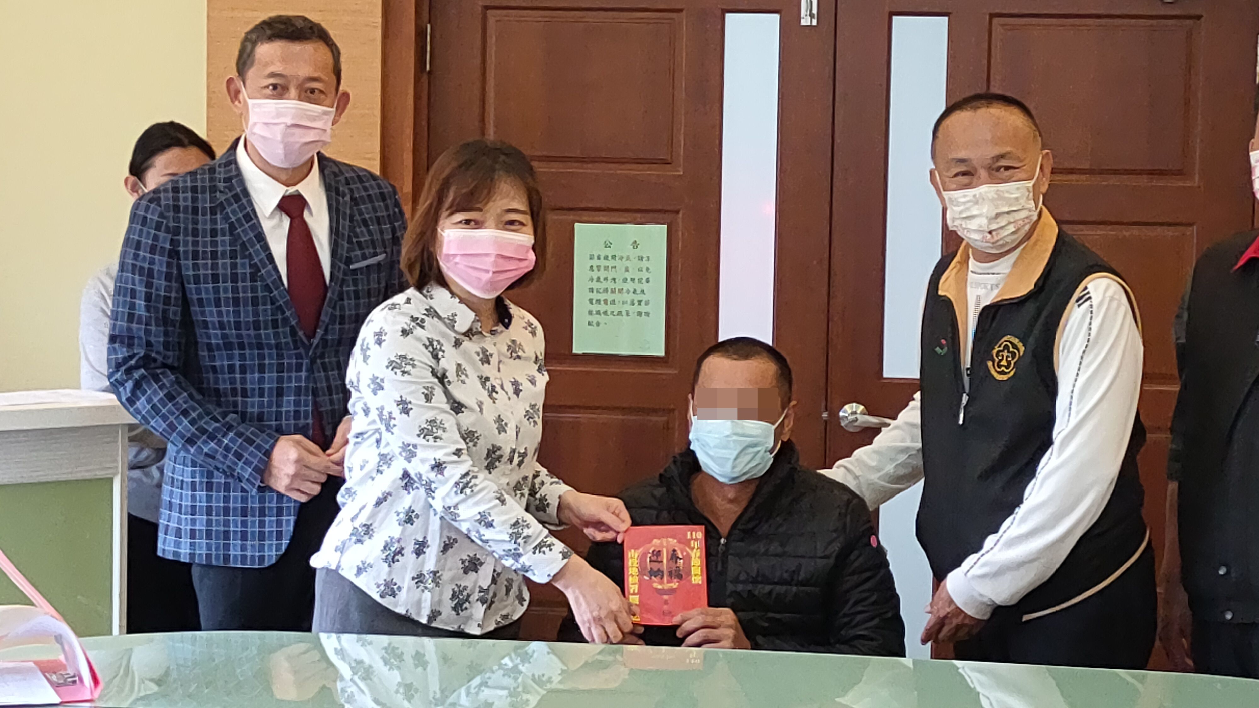 南投地檢署辦理春節關懷活動迎春納福照片