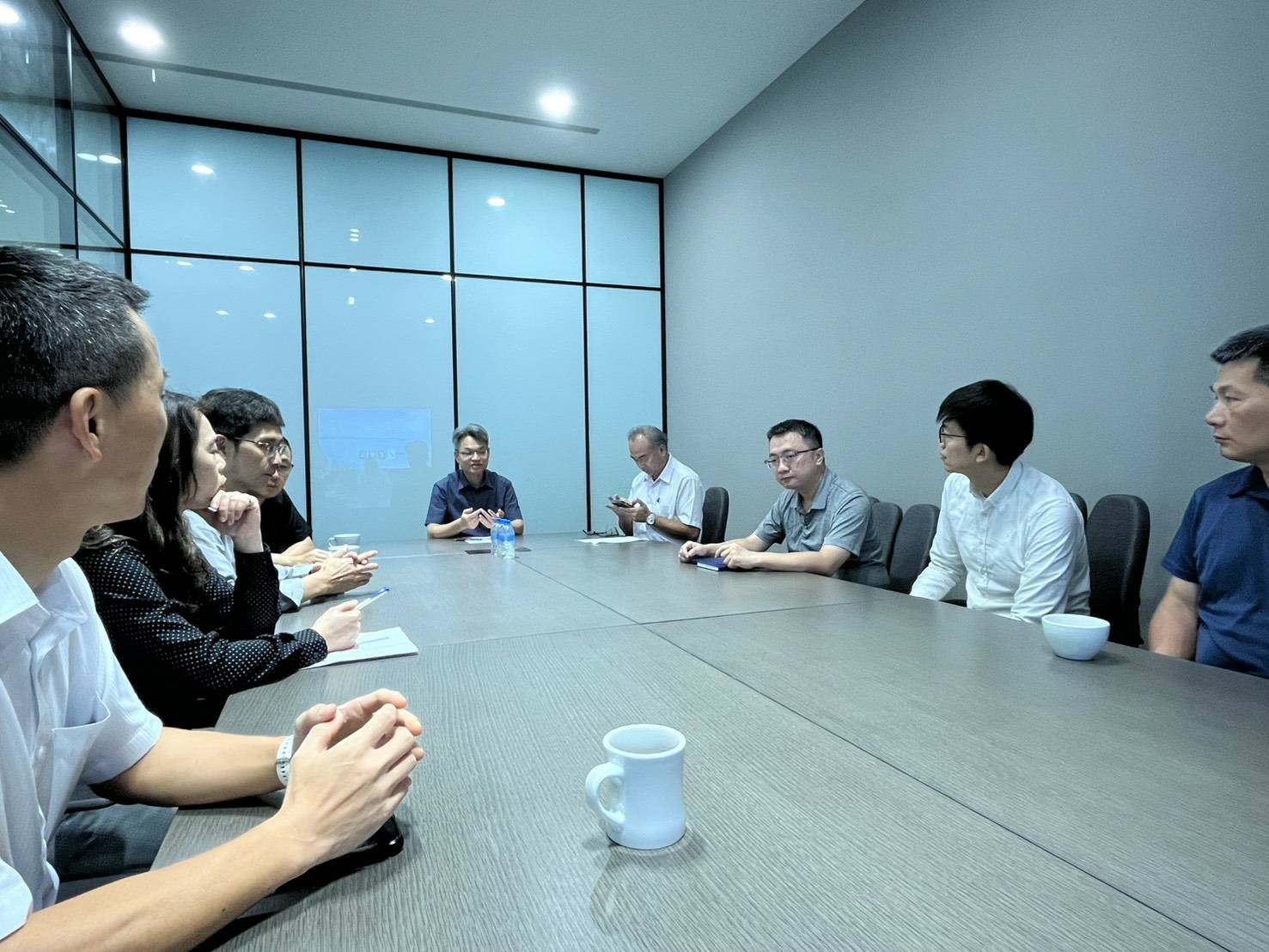 全體訪視小組成員與業者座談