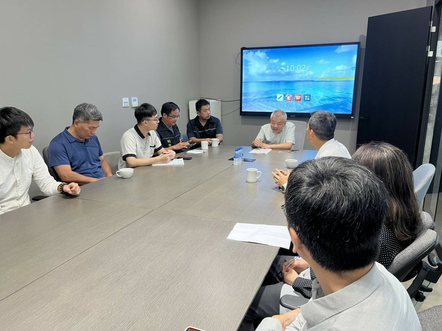 全體訪視小組成員與業者座談照片