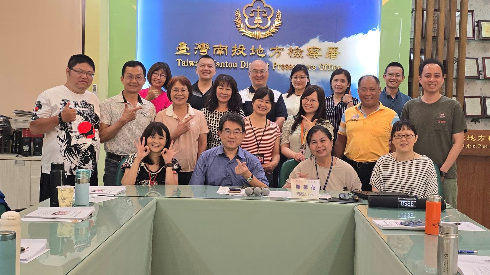 本署主任觀護人與新聘榮譽觀護人合影