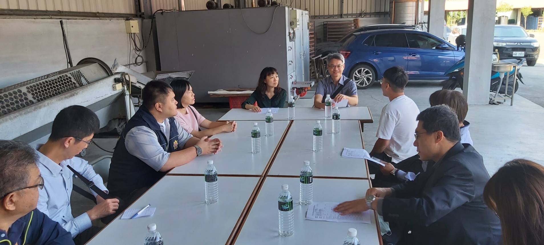 全體訪視小組成員與業者座談