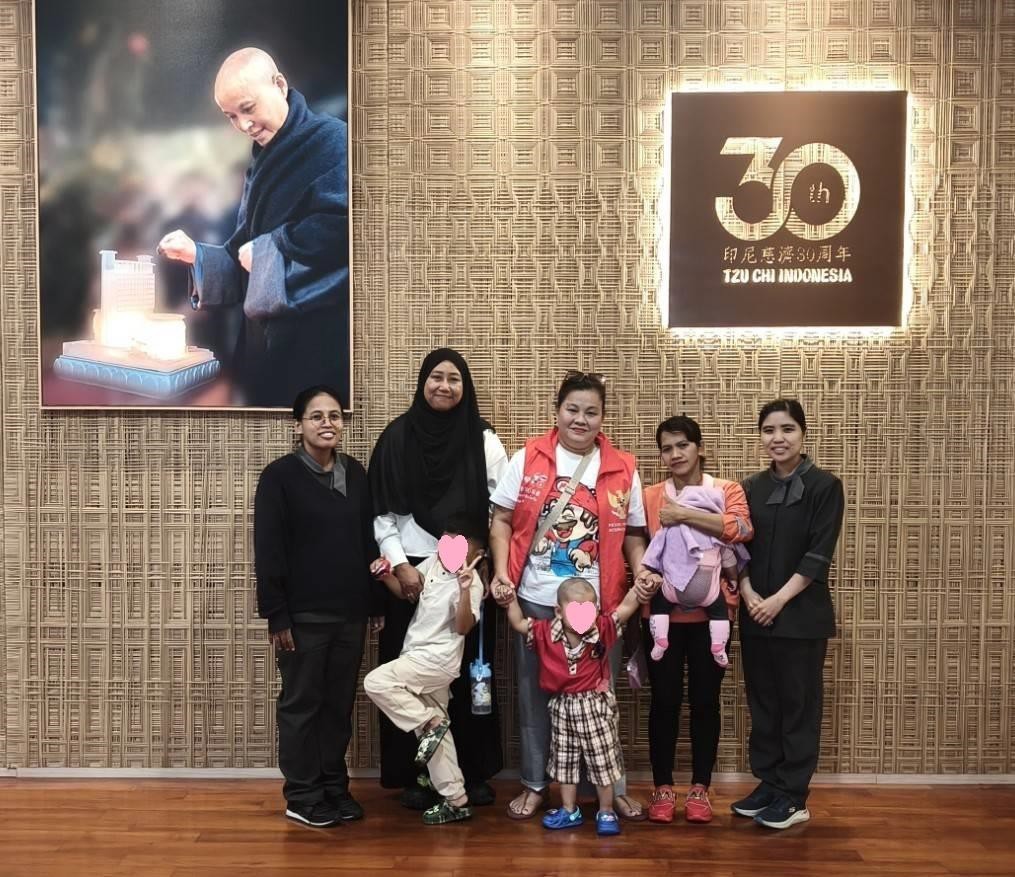 The infant victim returning to Indonesia, proceeding to Tzu Chi Indonesia