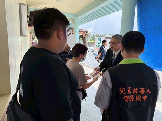 周士榆檢察長偕同南投犯保慰問死者家屬並致贈慰問金