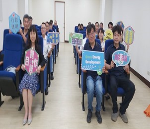 全體訪視小組成員與業者座談合照