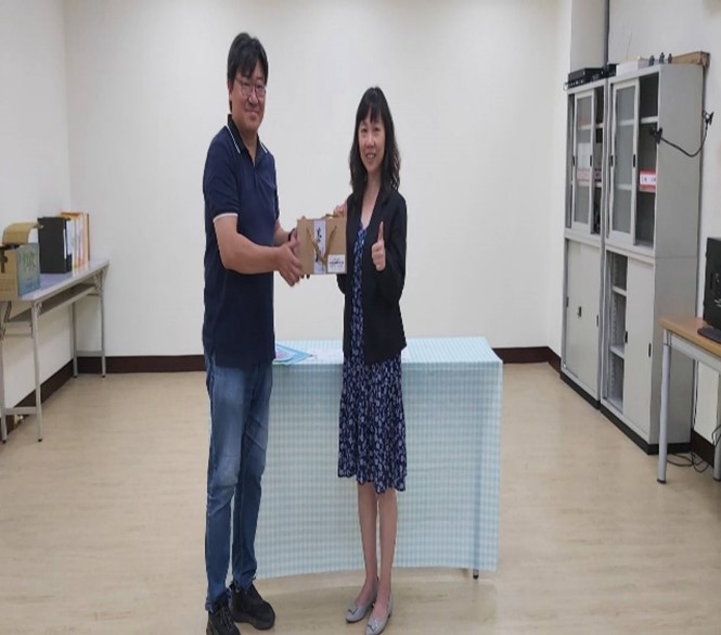 訪視小組成員與業者座談